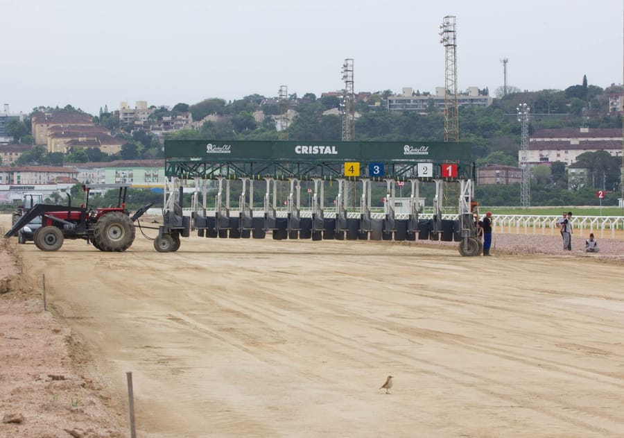 Pista de areia do Cristal com os boxes de largada ao fundo